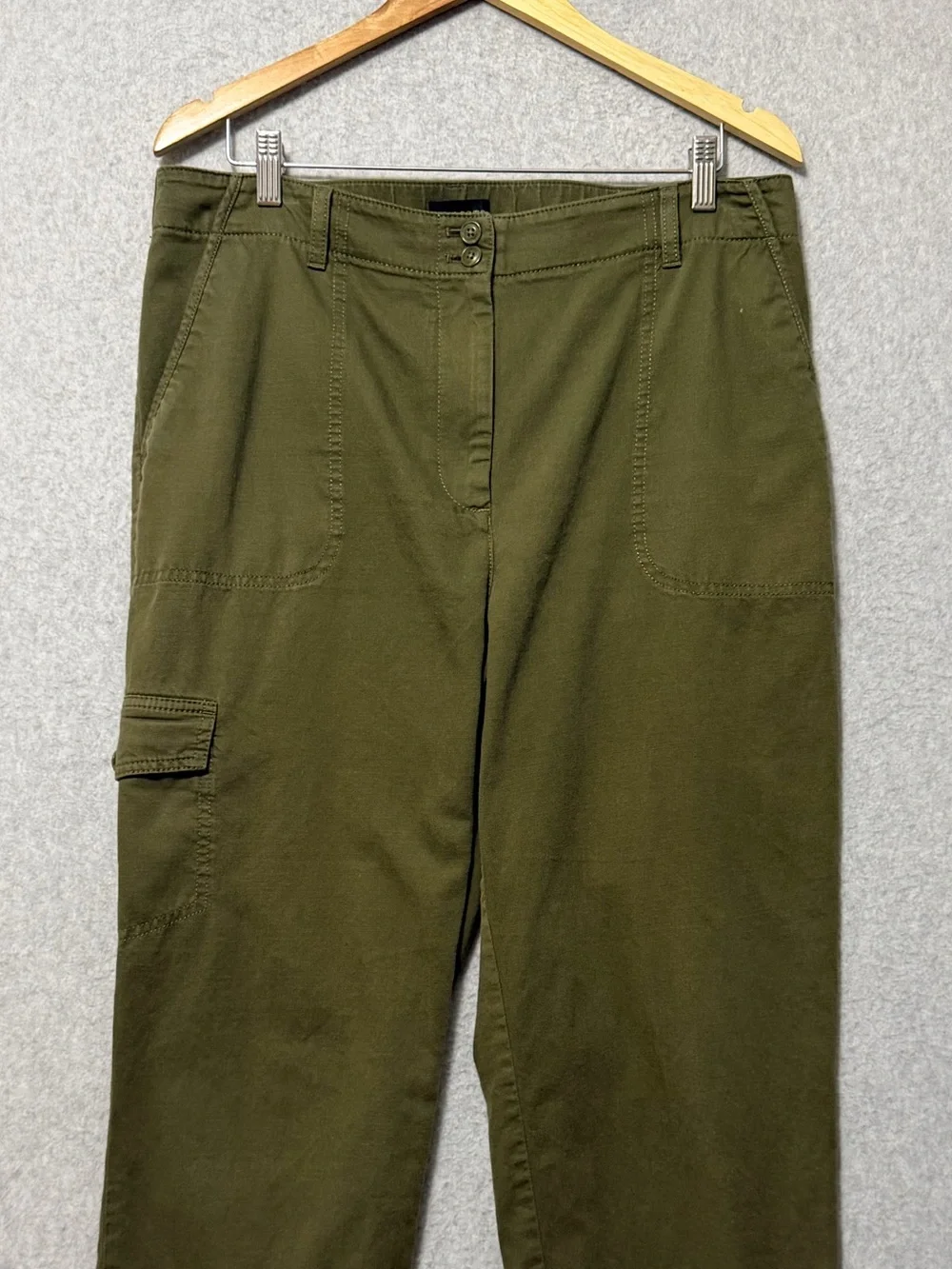 Talbots Super Soft Cargo Pants Size 14 Olive Green Cropped Loose Fit